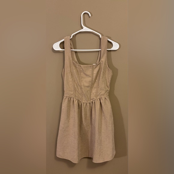 KIRIOUS LOS ANGELES Dresses & Skirts - Elegant Beige Sleeveless Dress
